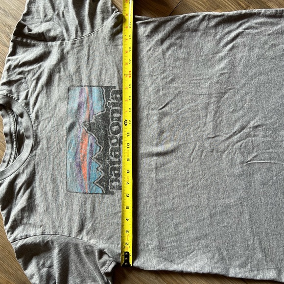 Men’s Patagonia tshirt size Large slim fit - Picture 3 of 4